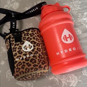 Hydro Jug & leopard carrier with strap